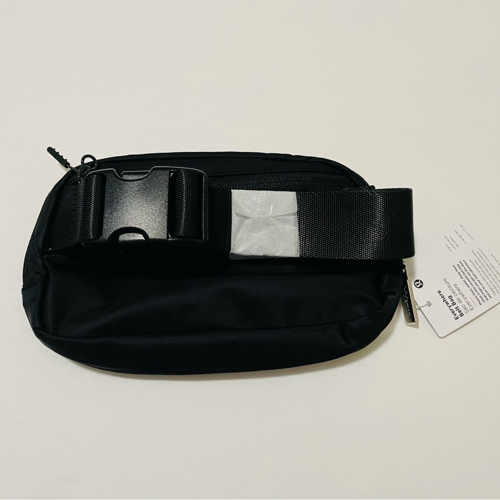 Lululemon Everywhere Belt Bag Black NEW With TAGS - Picture 8 of 12